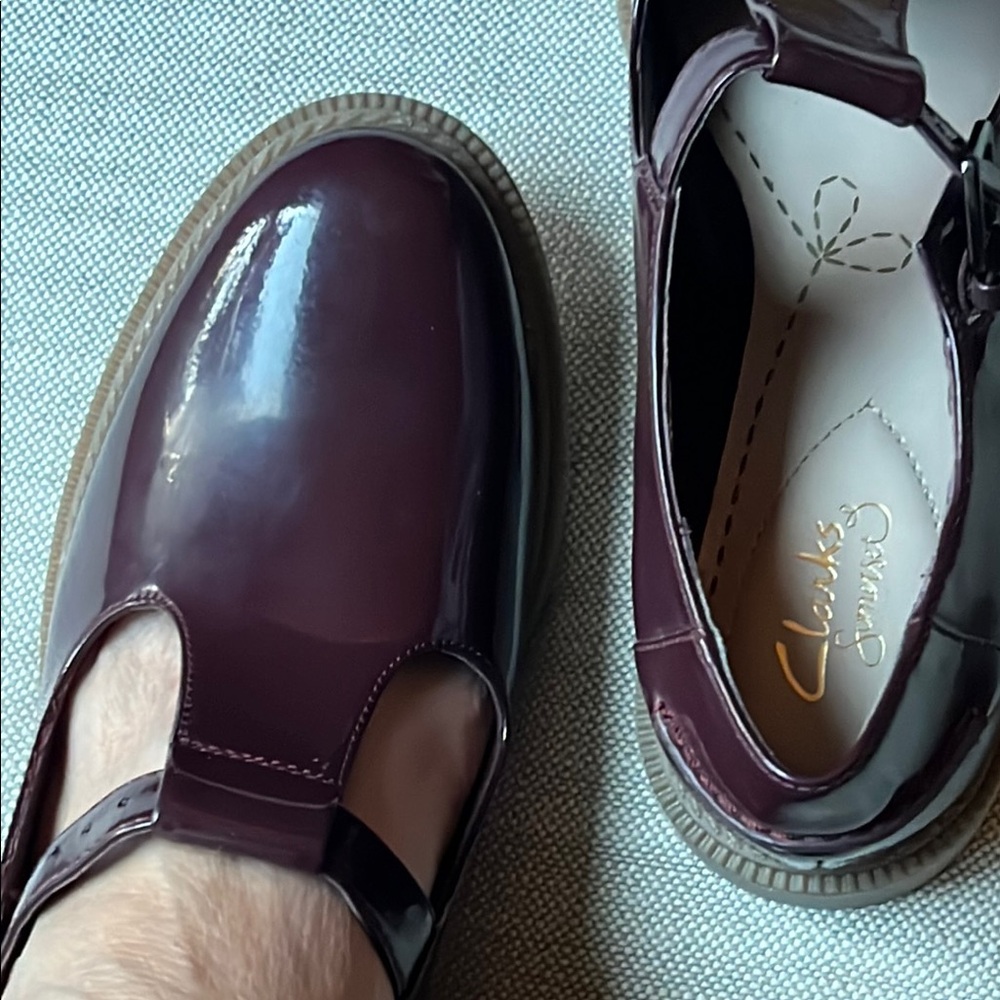Clarks Burgundy T-Strap Mary-Jane flats - Picture 8 of 13